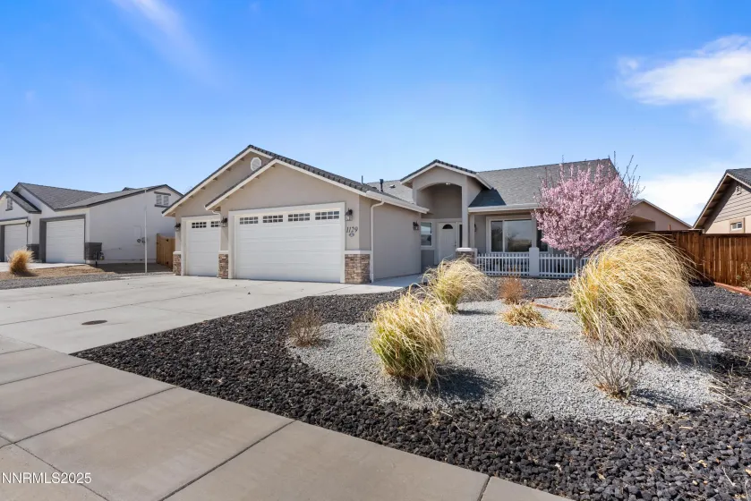 1129 Dixie, Fernley, Nevada 89408, 3 Bedrooms Bedrooms, ,3 BathroomsBathrooms,Residential,Residential,Dixie,260005138