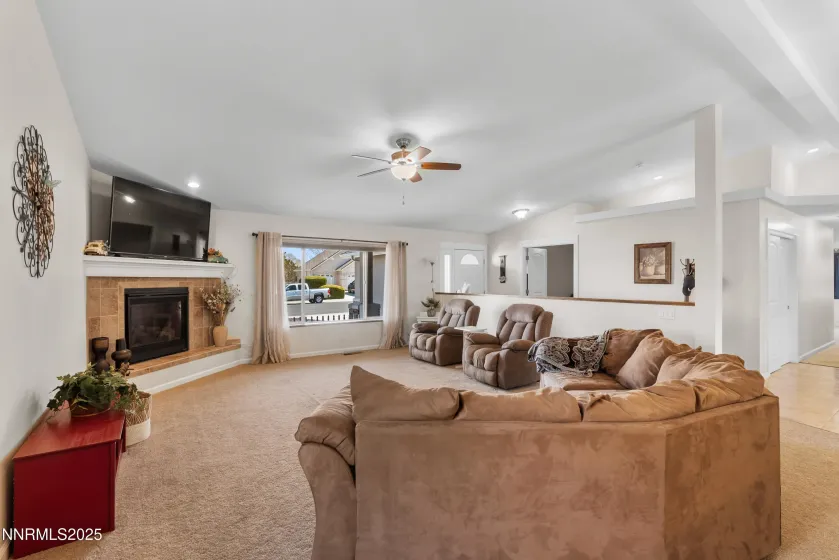 1129 Dixie, Fernley, Nevada 89408, 3 Bedrooms Bedrooms, ,3 BathroomsBathrooms,Residential,Residential,Dixie,260005138