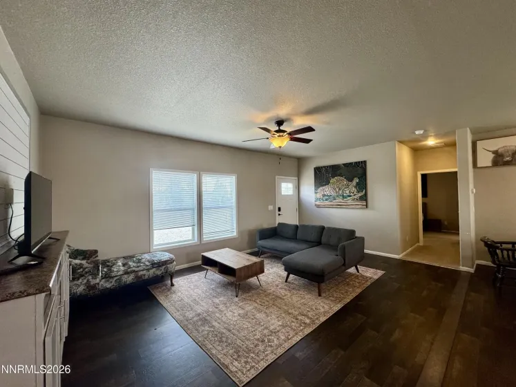 303 Chateau, Yerington, Nevada 89447, 3 Bedrooms Bedrooms, ,2 BathroomsBathrooms,Residential,Residential,Chateau,260005151