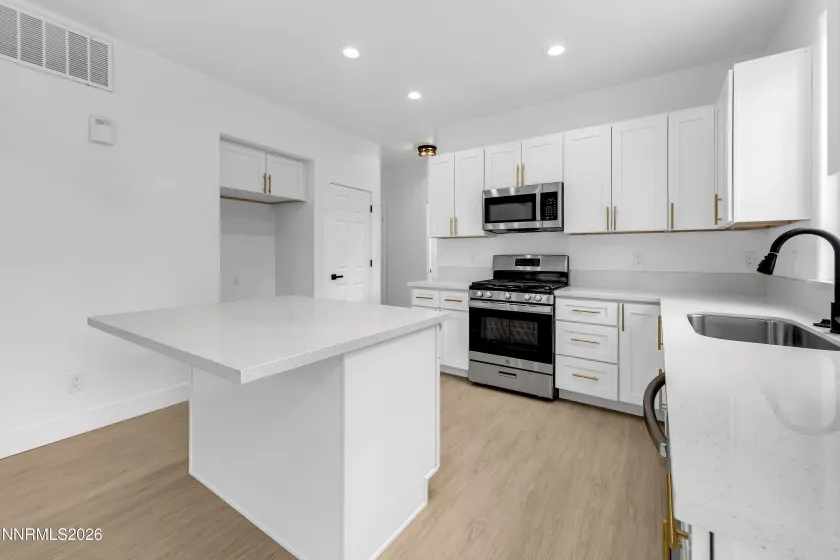 2158 Capri, Sparks, Nevada 89434, 4 Bedrooms Bedrooms, ,3 BathroomsBathrooms,Residential,Residential,Capri,260005152