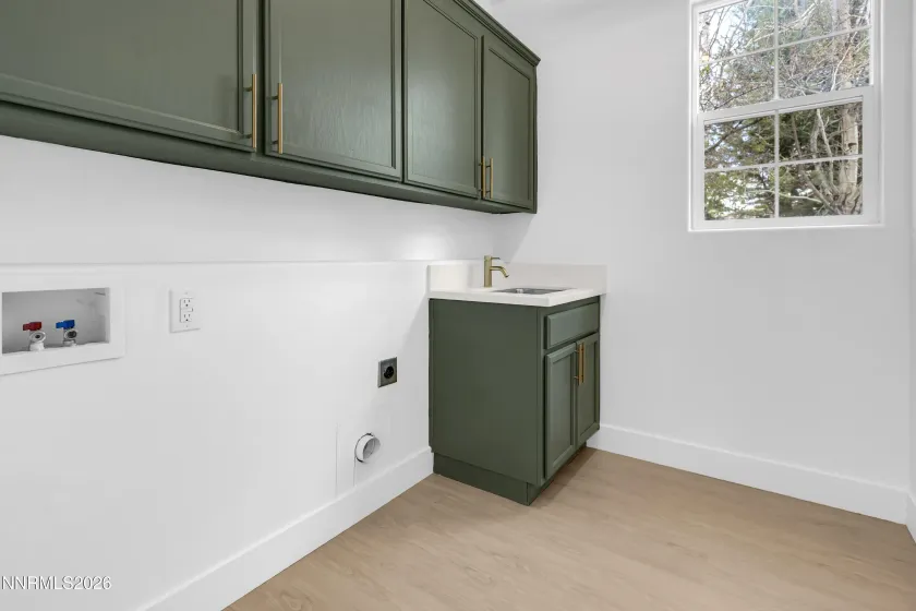 2158 Capri, Sparks, Nevada 89434, 4 Bedrooms Bedrooms, ,3 BathroomsBathrooms,Residential,Residential,Capri,260005152