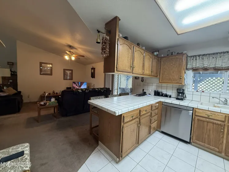 685 Palomino, Fernley, Nevada 89408, 3 Bedrooms Bedrooms, ,2 BathroomsBathrooms,Residential,Residential,Palomino,260005154