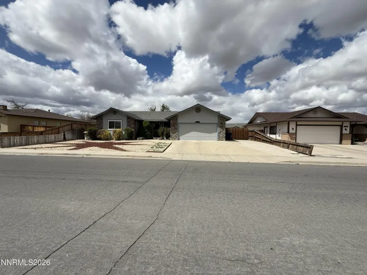 685 Palomino, Fernley, Nevada 89408, 3 Bedrooms Bedrooms, ,2 BathroomsBathrooms,Residential,Residential,Palomino,260005154