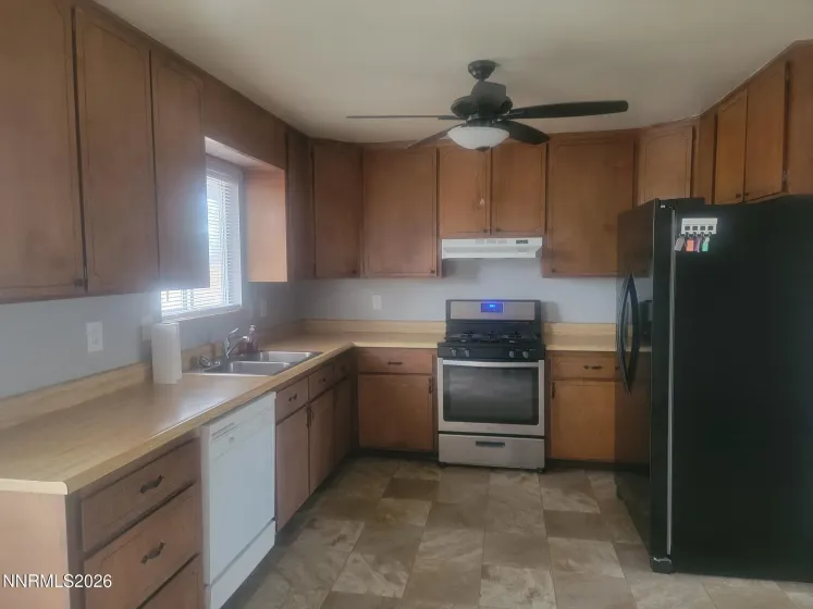 312 Leona, Yerington, Nevada 89447, 2 Bedrooms Bedrooms, ,2 BathroomsBathrooms,Residential Lease,Manufactured,Leona,260005168