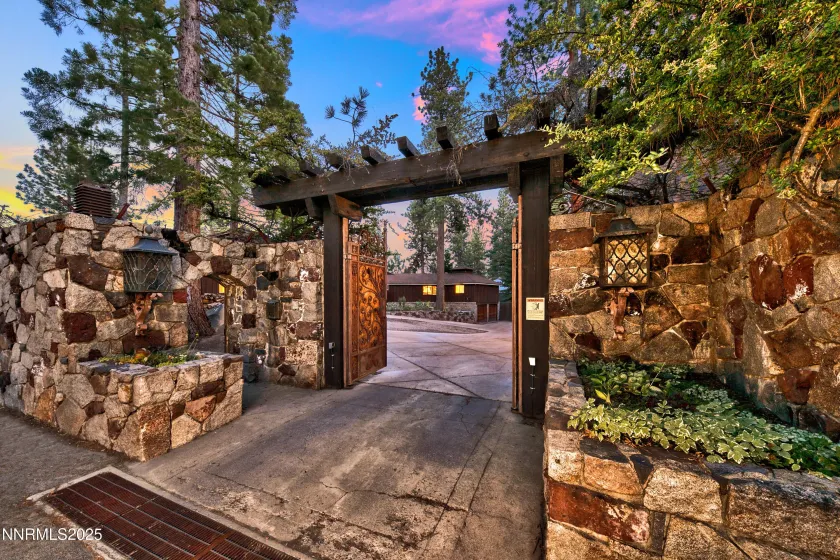 20 Calaneva, Crystal Bay, Nevada 89402, 11 Bedrooms Bedrooms, ,12 BathroomsBathrooms,Residential,Residential,Calaneva,260005179