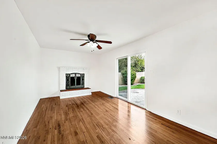 281 Devere, Sparks, Nevada 89431, 3 Bedrooms Bedrooms, ,2 BathroomsBathrooms,Residential,Residential,Devere,260005186