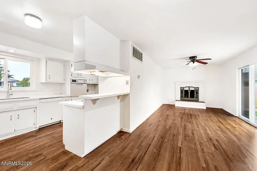 281 Devere, Sparks, Nevada 89431, 3 Bedrooms Bedrooms, ,2 BathroomsBathrooms,Residential,Residential,Devere,260005186