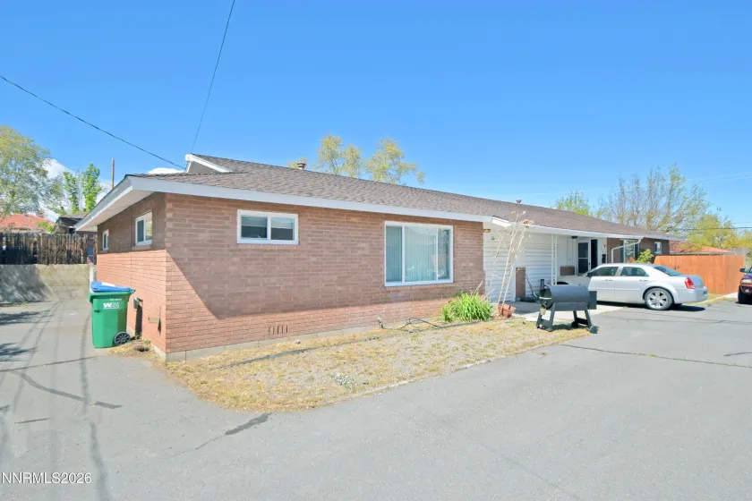 962 & 960 Roberts, Reno, Nevada 89502, 4 Bedrooms Bedrooms, ,2 BathroomsBathrooms,Residential Income,Residential,Roberts,260005193