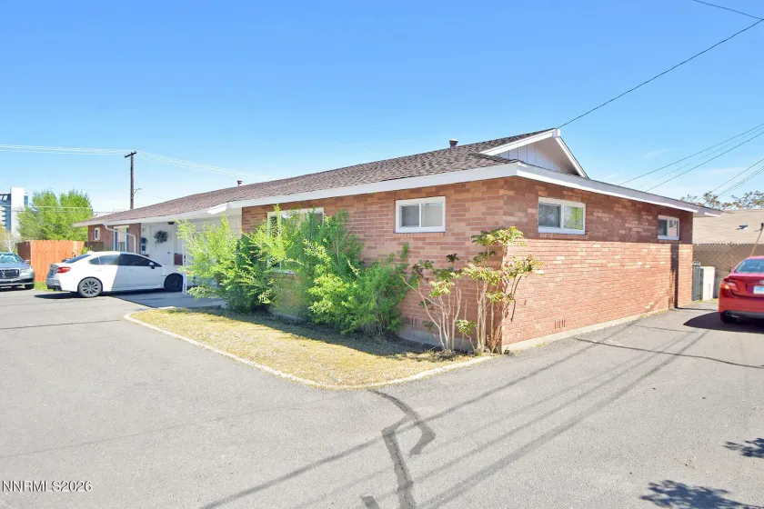 998 & 996 Roberts, Reno, Nevada 89503, 4 Bedrooms Bedrooms, ,2 BathroomsBathrooms,Residential Income,Residential,Roberts,260005192