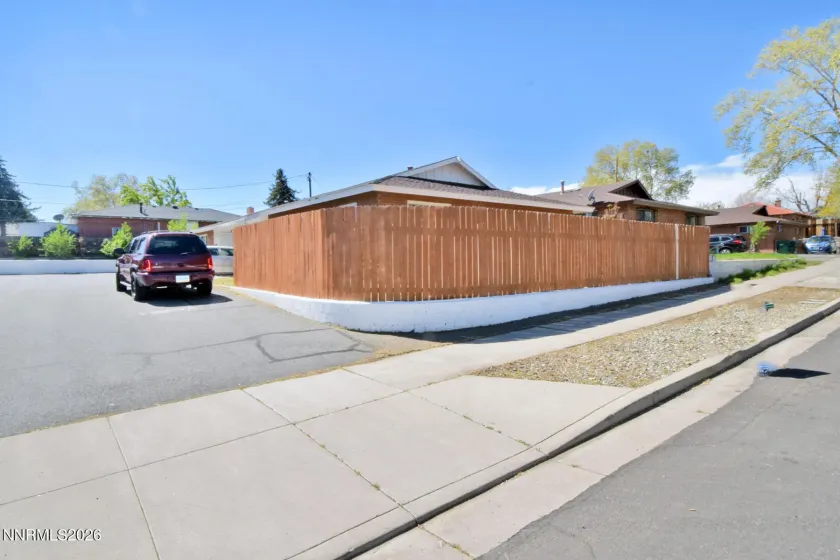 998 & 996 Roberts, Reno, Nevada 89503, 4 Bedrooms Bedrooms, ,2 BathroomsBathrooms,Residential Income,Residential,Roberts,260005192