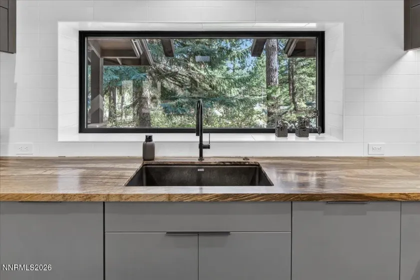 805 Joy Lake, Reno, Nevada 89511, 4 Bedrooms Bedrooms, ,3 BathroomsBathrooms,Residential,Residential,Joy Lake,260005199