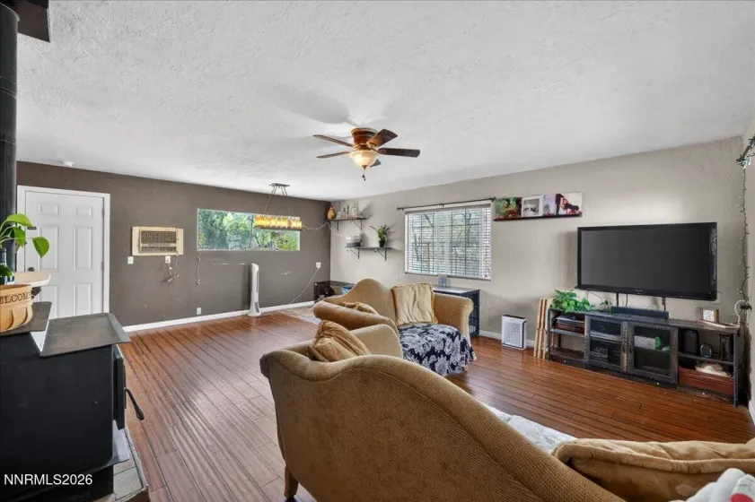 270 Vine, Fernley, Nevada 89408, 3 Bedrooms Bedrooms, ,1 BathroomBathrooms,Residential,Residential,Vine,260005200