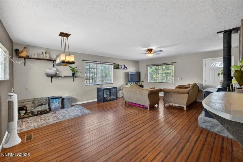 270 Vine, Fernley, Nevada 89408, 3 Bedrooms Bedrooms, ,1 BathroomBathrooms,Residential,Residential,Vine,260005200