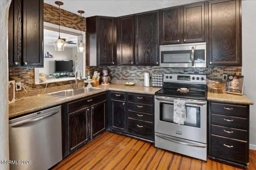 270 Vine, Fernley, Nevada 89408, 3 Bedrooms Bedrooms, ,1 BathroomBathrooms,Residential,Residential,Vine,260005200