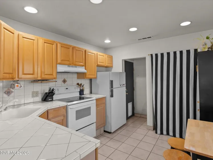 350 Claremont, Reno, Nevada 89502, 2 Bedrooms Bedrooms, ,1 BathroomBathrooms,Residential,Residential,Claremont,260005173