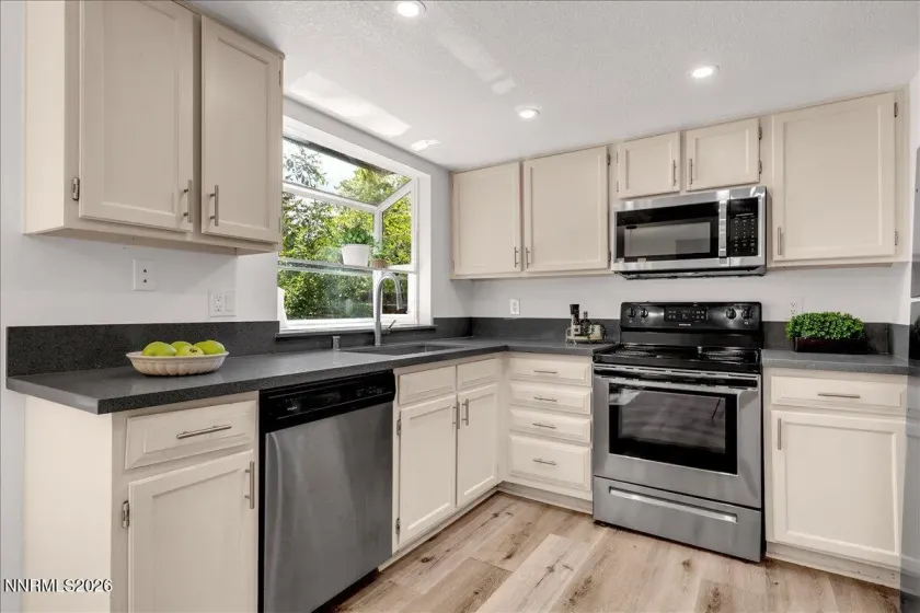 2750 Pajaro, Reno, Nevada 89502, 2 Bedrooms Bedrooms, ,3 BathroomsBathrooms,Residential,Residential,Pajaro,260005226