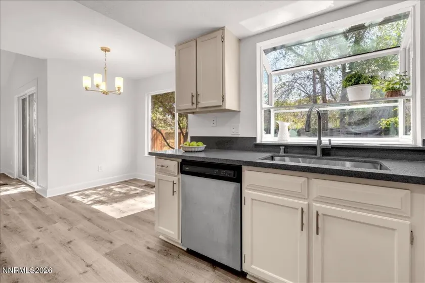 2750 Pajaro, Reno, Nevada 89502, 2 Bedrooms Bedrooms, ,3 BathroomsBathrooms,Residential,Residential,Pajaro,260005226