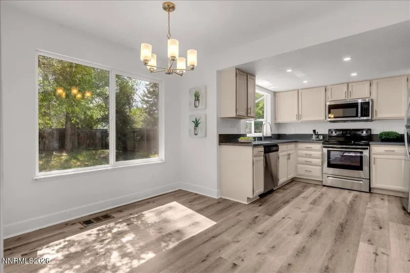 2750 Pajaro, Reno, Nevada 89502, 2 Bedrooms Bedrooms, ,3 BathroomsBathrooms,Residential,Residential,Pajaro,260005226