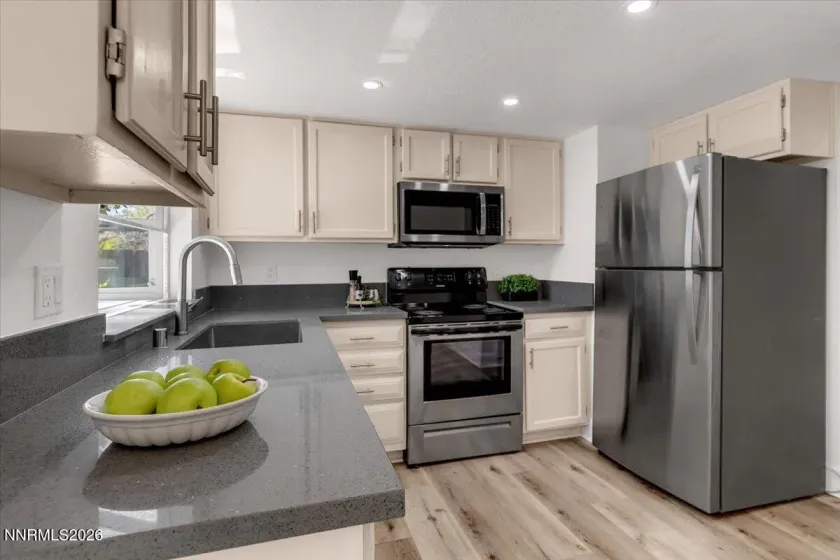 2750 Pajaro, Reno, Nevada 89502, 2 Bedrooms Bedrooms, ,3 BathroomsBathrooms,Residential,Residential,Pajaro,260005226