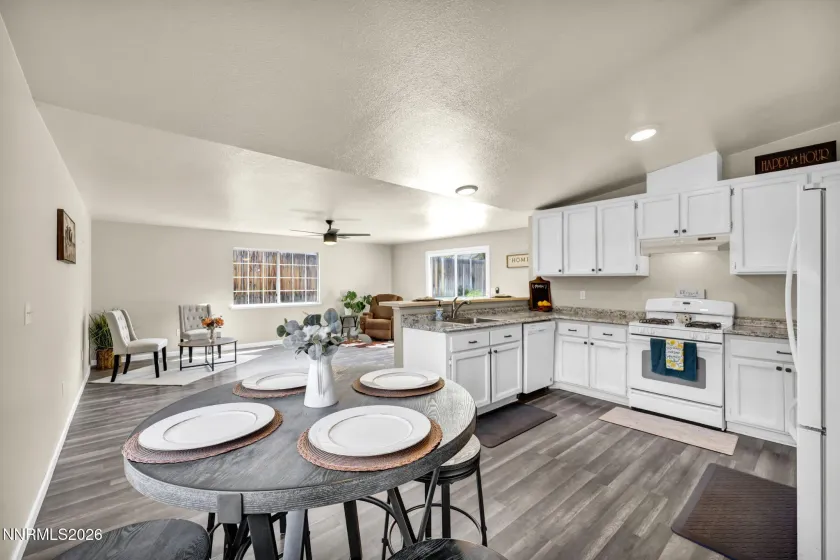 1381 Spooner, Carson City, Nevada 89706, 3 Bedrooms Bedrooms, ,2 BathroomsBathrooms,Residential,Residential,Spooner,260005248