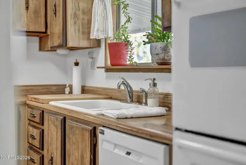 917 Loyola, Carson City, Nevada 89705, 3 Bedrooms Bedrooms, ,2 BathroomsBathrooms,Residential,Residential,Loyola,260005256