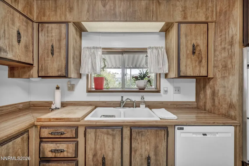 917 Loyola, Carson City, Nevada 89705, 3 Bedrooms Bedrooms, ,2 BathroomsBathrooms,Residential,Residential,Loyola,260005256