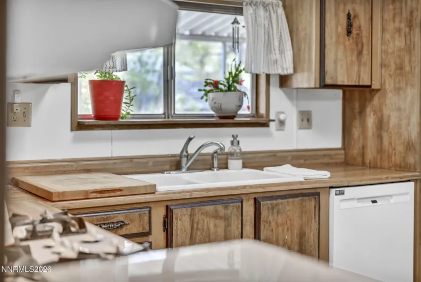 917 Loyola, Carson City, Nevada 89705, 3 Bedrooms Bedrooms, ,2 BathroomsBathrooms,Residential,Residential,Loyola,260005256