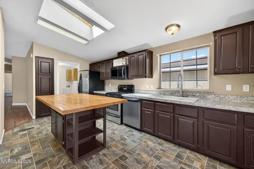 172 Rose Peak, Dayton, Nevada 89403, 3 Bedrooms Bedrooms, ,2 BathroomsBathrooms,Residential,Residential,Rose Peak,260005259