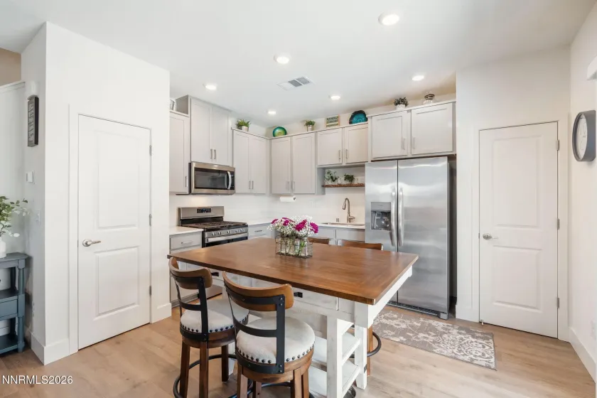 7999 Majorite, Sparks, Nevada 89436, 3 Bedrooms Bedrooms, ,3 BathroomsBathrooms,Residential,Residential,Majorite,260005263