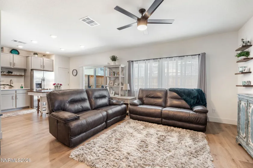 7999 Majorite, Sparks, Nevada 89436, 3 Bedrooms Bedrooms, ,3 BathroomsBathrooms,Residential,Residential,Majorite,260005263