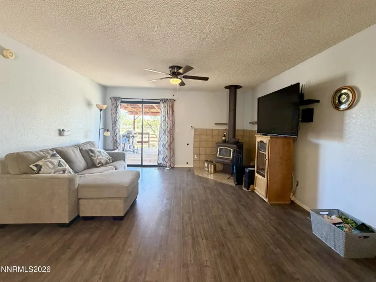 907 Amador, Carson City, Nevada 89705, 3 Bedrooms Bedrooms, ,2 BathroomsBathrooms,Residential,Residential,Amador,260005267