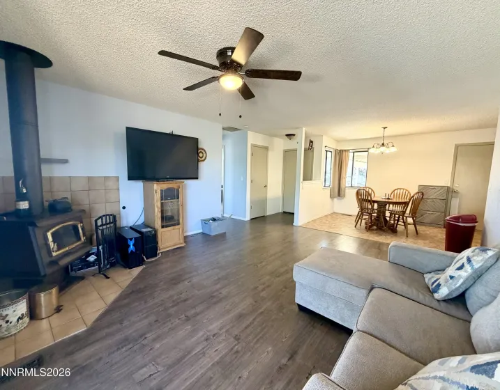907 Amador, Carson City, Nevada 89705, 3 Bedrooms Bedrooms, ,2 BathroomsBathrooms,Residential,Residential,Amador,260005267
