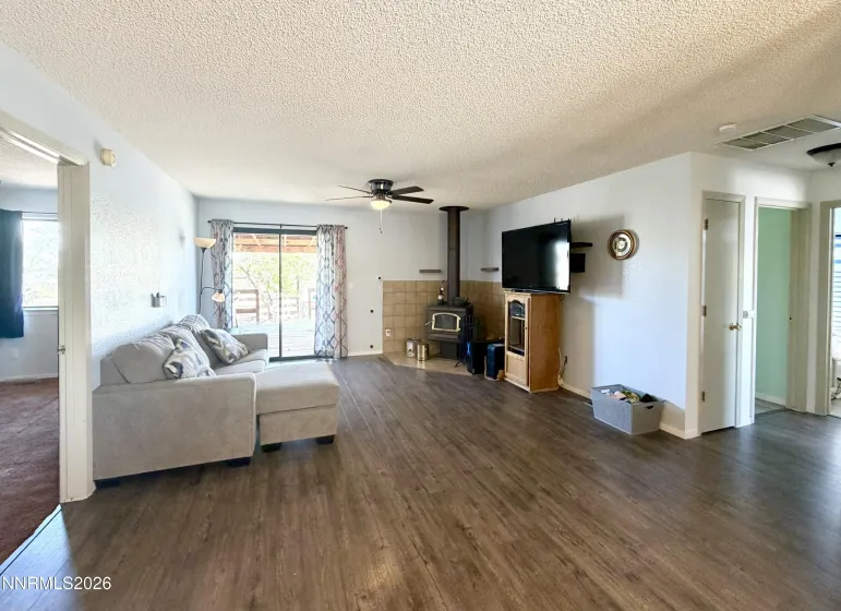 907 Amador, Carson City, Nevada 89705, 3 Bedrooms Bedrooms, ,2 BathroomsBathrooms,Residential,Residential,Amador,260005267