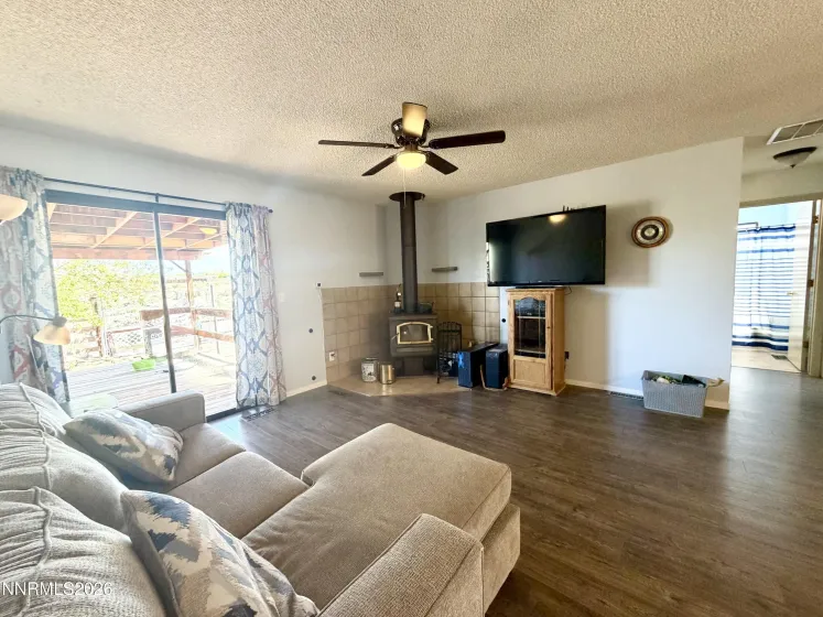 907 Amador, Carson City, Nevada 89705, 3 Bedrooms Bedrooms, ,2 BathroomsBathrooms,Residential,Residential,Amador,260005267