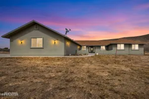 295 Descanso, Sparks, Nevada 89441, 3 Bedrooms Bedrooms, ,4 BathroomsBathrooms,Residential,Residential,Descanso,260005284