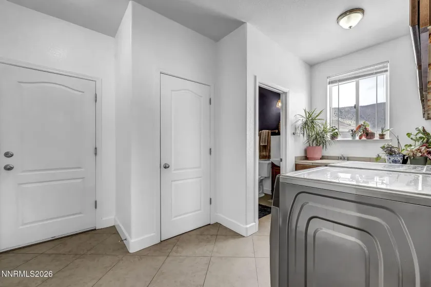 Mud/Laundry room