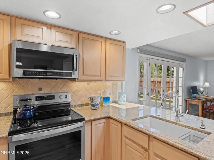 3881 Amador, Reno, Nevada 89502, 4 Bedrooms Bedrooms, ,2 BathroomsBathrooms,Residential,Residential,Amador,260005303