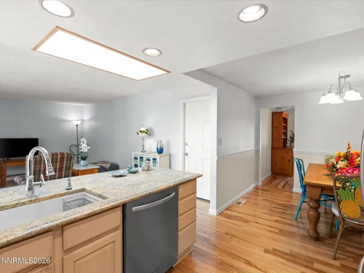 3881 Amador, Reno, Nevada 89502, 4 Bedrooms Bedrooms, ,2 BathroomsBathrooms,Residential,Residential,Amador,260005303