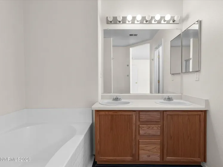 8620 Winding Creek, Reno, Nevada 89506, 3 Bedrooms Bedrooms, ,3 BathroomsBathrooms,Residential,Residential,Winding Creek,260005318
