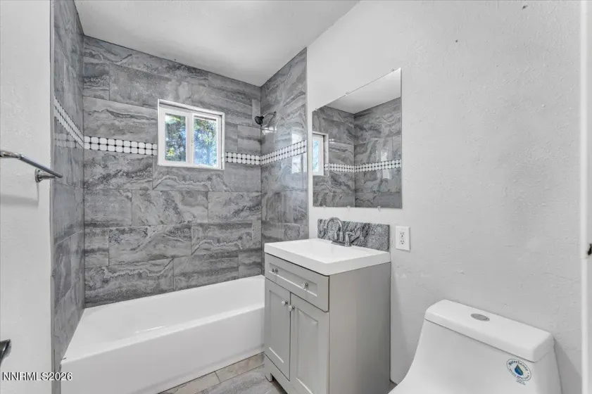 700 Twin Lakes, Reno, Nevada 89523, 5 Bedrooms Bedrooms, ,3 BathroomsBathrooms,Residential Income,Residential,Twin Lakes,260005344
