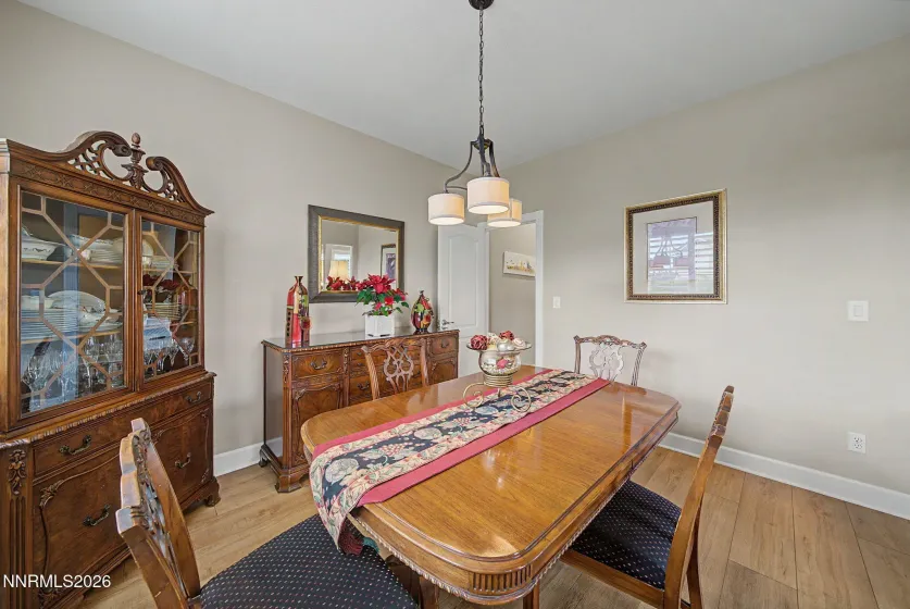 2726 Decoy, Sparks, Nevada 89436, 5 Bedrooms Bedrooms, ,3 BathroomsBathrooms,Residential,Residential,Decoy,260005347