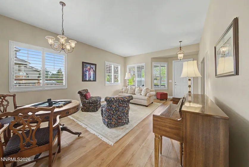 2726 Decoy, Sparks, Nevada 89436, 5 Bedrooms Bedrooms, ,3 BathroomsBathrooms,Residential,Residential,Decoy,260005347