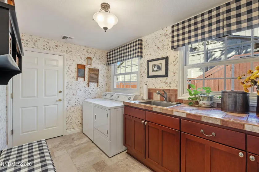 1030 La Rue, Reno, Nevada 89509, 4 Bedrooms Bedrooms, ,3 BathroomsBathrooms,Residential,Residential,La Rue,260002645