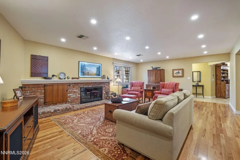 1030 La Rue, Reno, Nevada 89509, 4 Bedrooms Bedrooms, ,3 BathroomsBathrooms,Residential,Residential,La Rue,260002645