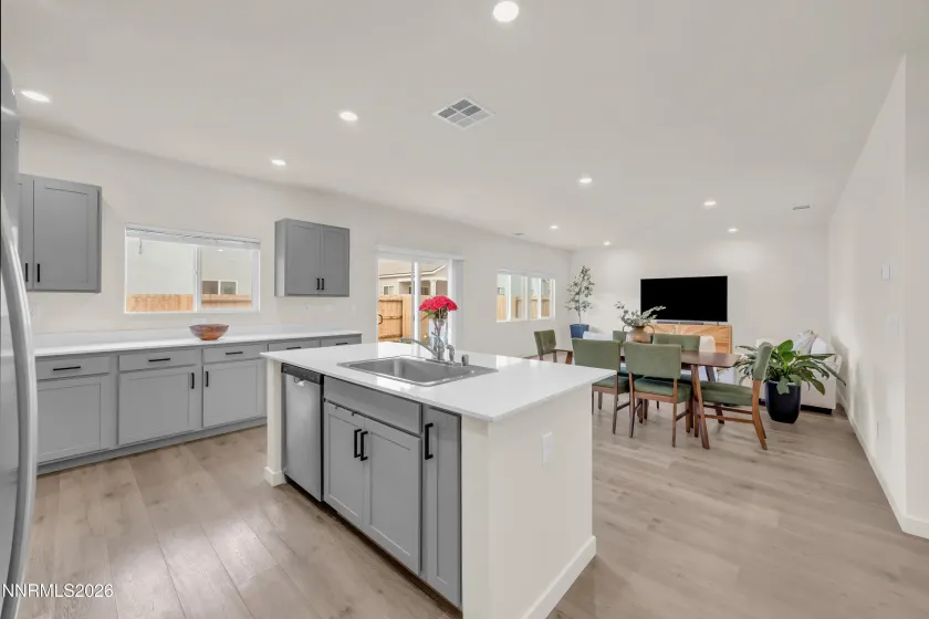7672 Apex, Reno, Nevada 89506, 5 Bedrooms Bedrooms, ,3 BathroomsBathrooms,Residential,Residential,Apex,260005371