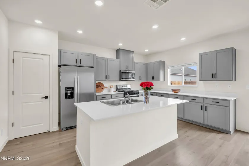 7672 Apex, Reno, Nevada 89506, 5 Bedrooms Bedrooms, ,3 BathroomsBathrooms,Residential,Residential,Apex,260005371