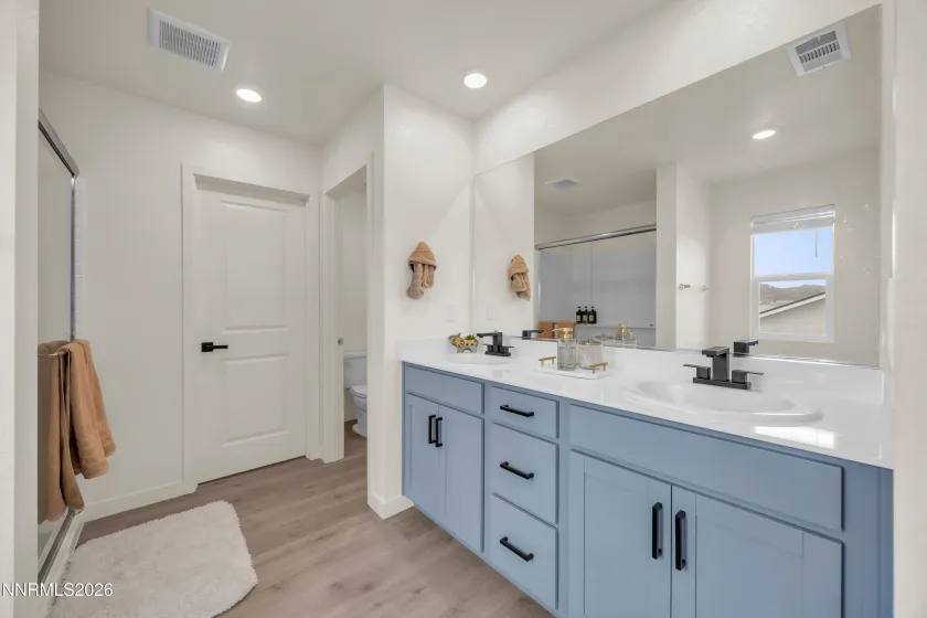 7672 Apex, Reno, Nevada 89506, 5 Bedrooms Bedrooms, ,3 BathroomsBathrooms,Residential,Residential,Apex,260005371