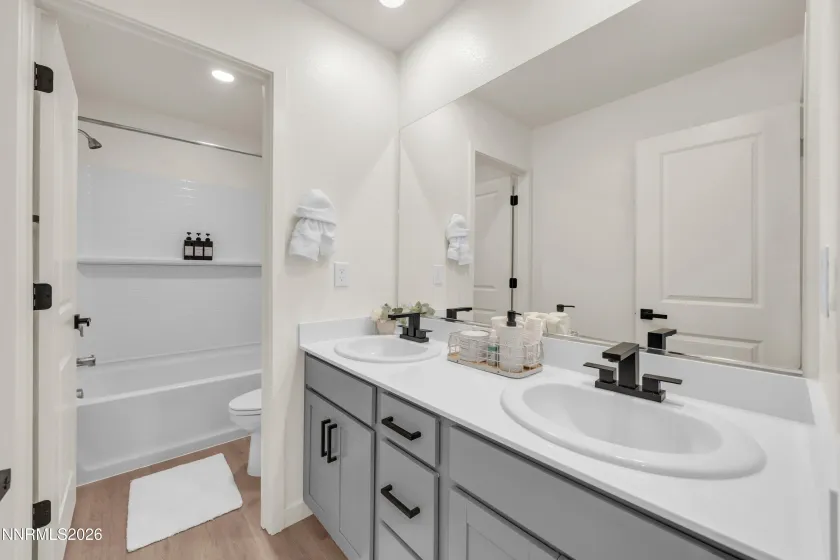 7672 Apex, Reno, Nevada 89506, 5 Bedrooms Bedrooms, ,3 BathroomsBathrooms,Residential,Residential,Apex,260005371