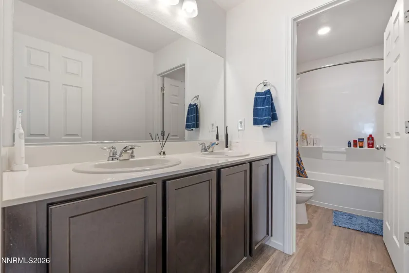 1380 Granary Park, Sparks, Nevada 89436, 4 Bedrooms Bedrooms, ,3 BathroomsBathrooms,Residential,Residential,Granary Park,260005387