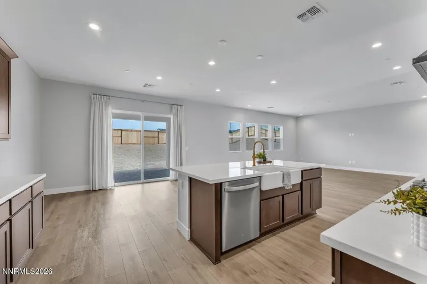 491 Hutchinson, Sparks, Nevada 89441, 5 Bedrooms Bedrooms, ,4 BathroomsBathrooms,Residential,Residential,Hutchinson,260005390